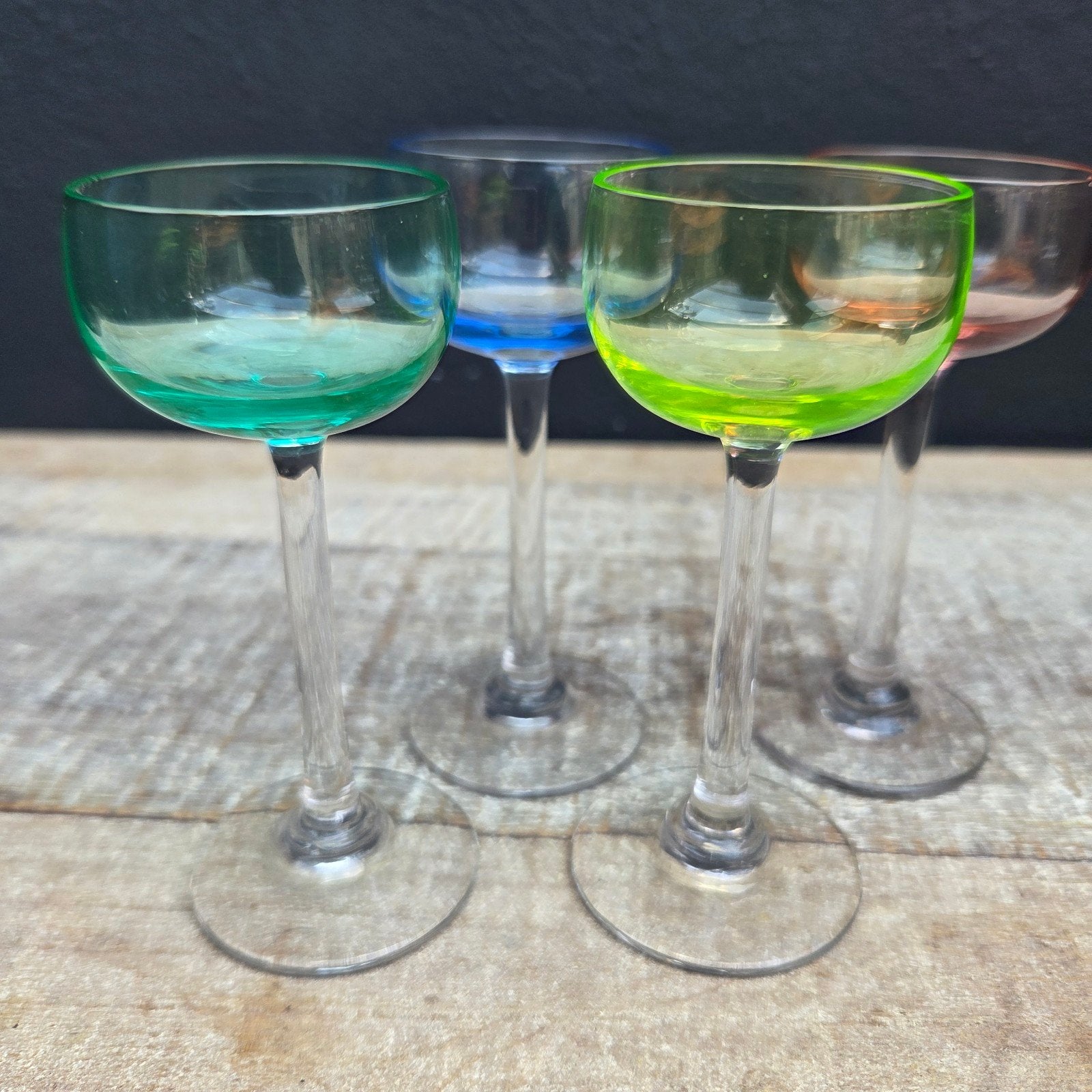4 Vintage Kleurrijke Likeurglaasjes - Unieke Set, Antiek en Kunst, Antiek | Glas en Kristal, Ophalen of Verzenden