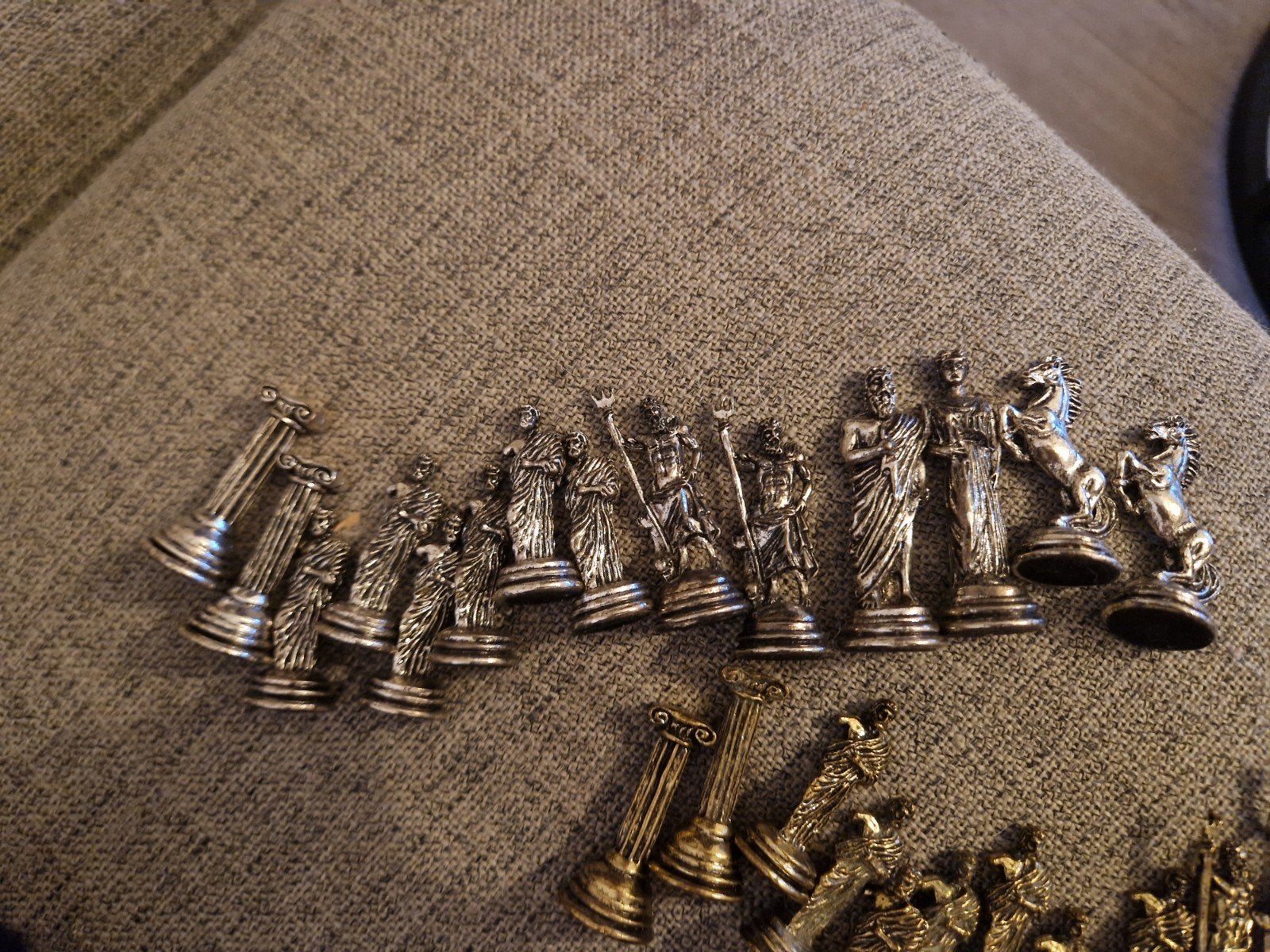 Vintage schaakstukken 29 stuks goud en zilverkleurig
Vintage, Ophalen of Verzenden