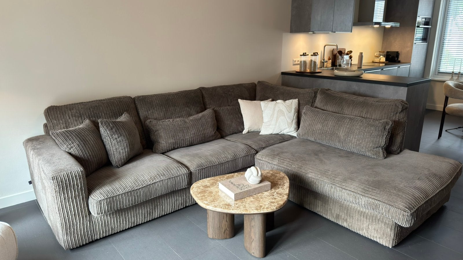 Comfortabele Hoekbank in Ribstof, Huis en Inrichting, Banken | Bankstellen, Ophalen, 250 tot 300 cm, Gebruikt, Hoekbank