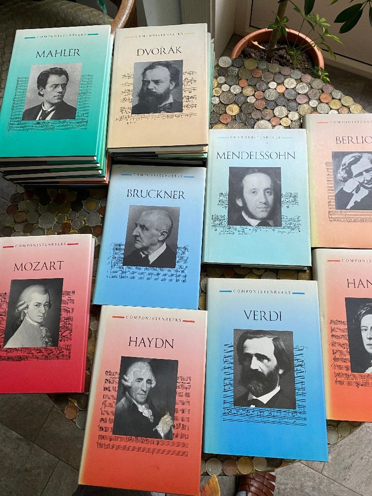 componisten reeks, o.m. Händel, Brückner en Mozart, Boeken, Ophalen of Verzenden, Zo goed als nieuw, Artiest