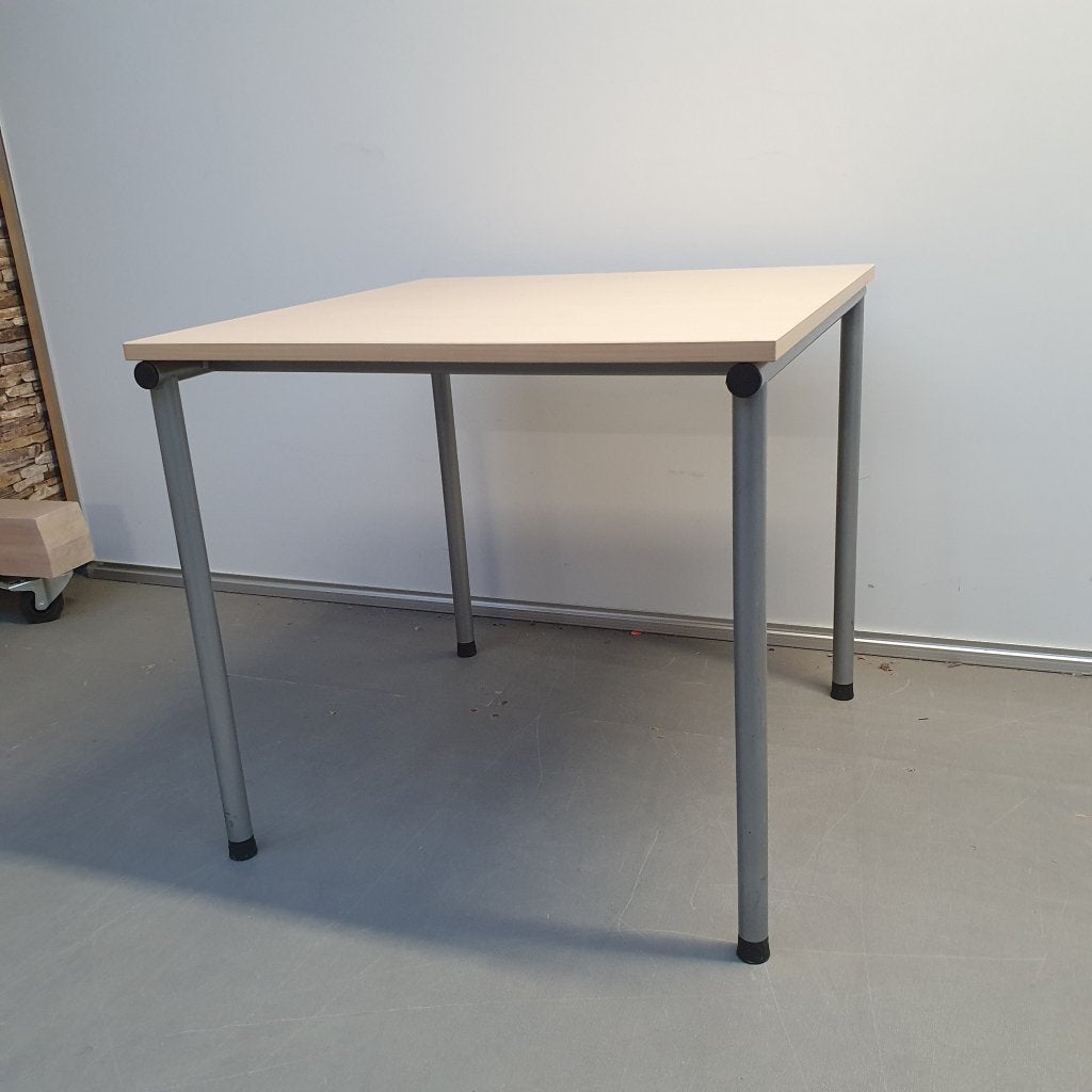 Ahrend tafel - 80x80 cm, Niet ingevuld, Gebruikt, Niet ingevuld, Niet ingevuld