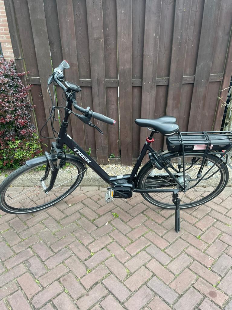 Trek E-bike met 8 versnellingen en goede accu, Fietsen en Brommers, Elektrische fietsen, 51 tot 55 cm, Ophalen, Gebruikt, Overige merken