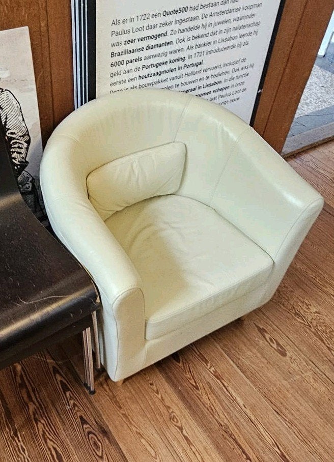 2 leren witte stoelen., Huis en Inrichting, Stoelen, Ophalen