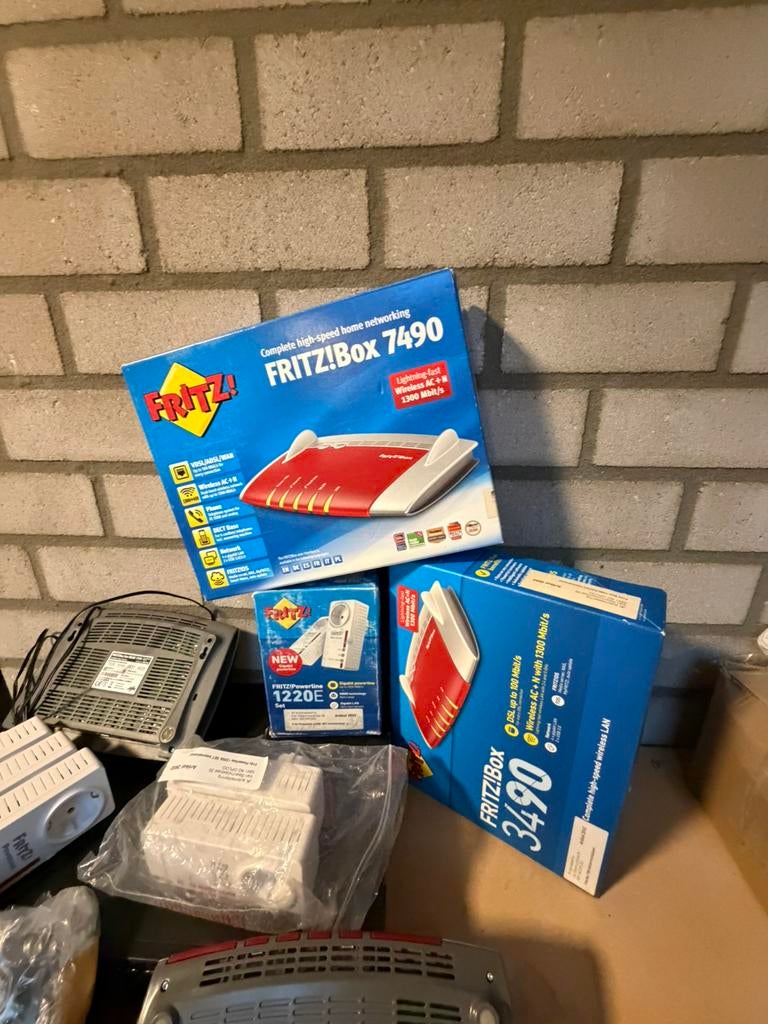 Fritzbox routers en powerline adapter, Ophalen of Verzenden, Gebruikt, Router met modem