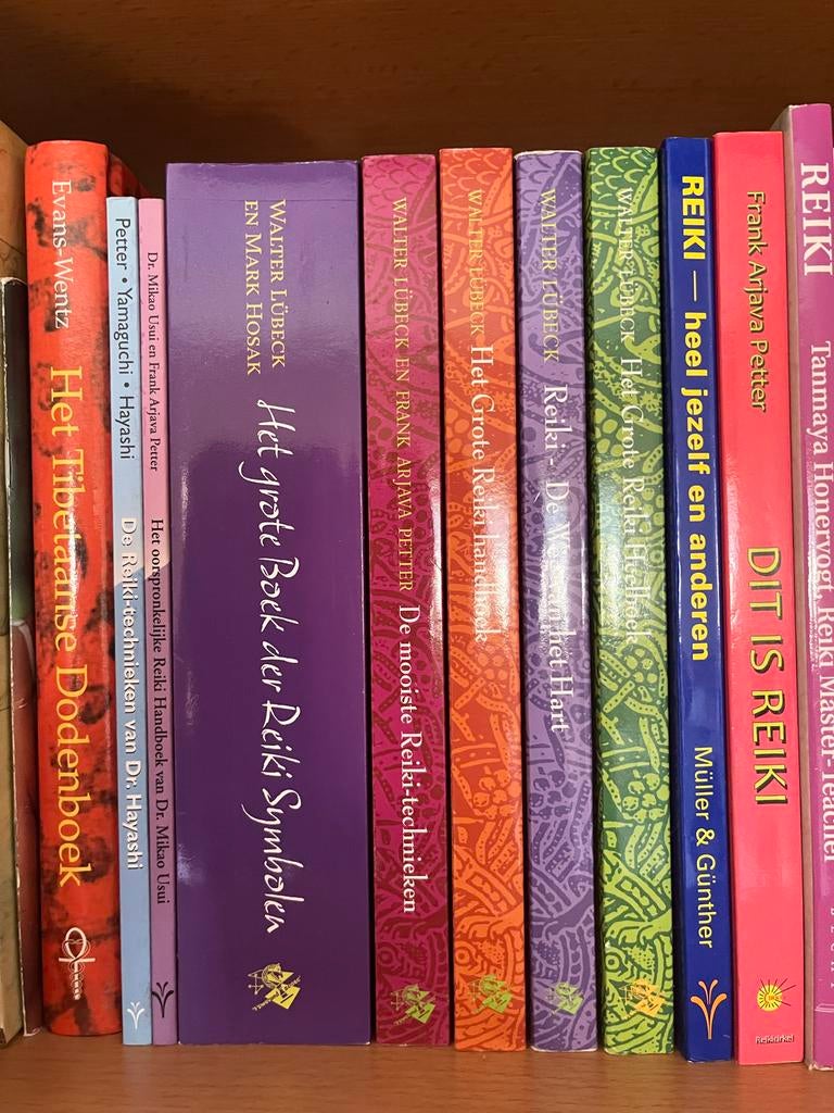 Diverse Reiki Boeken - Leer en verdiep je in Reiki, Ophalen of Verzenden, Gelezen, Spiritualiteit algemeen, Achtergrond en Informatie