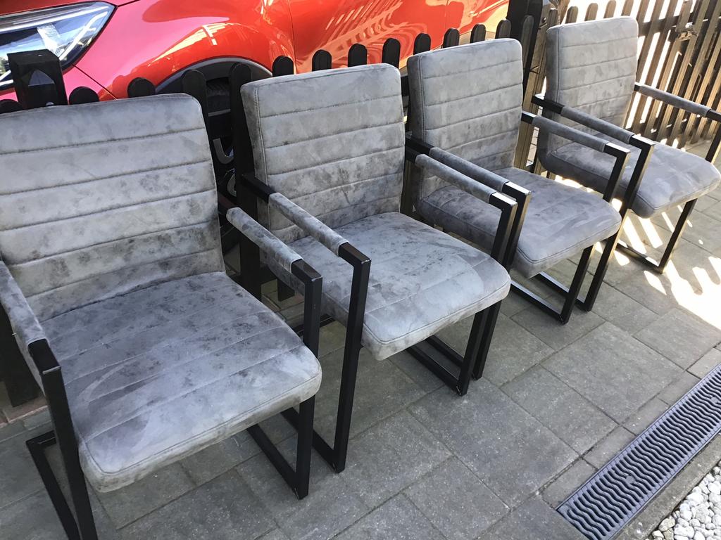 Stoelen, Ophalen
