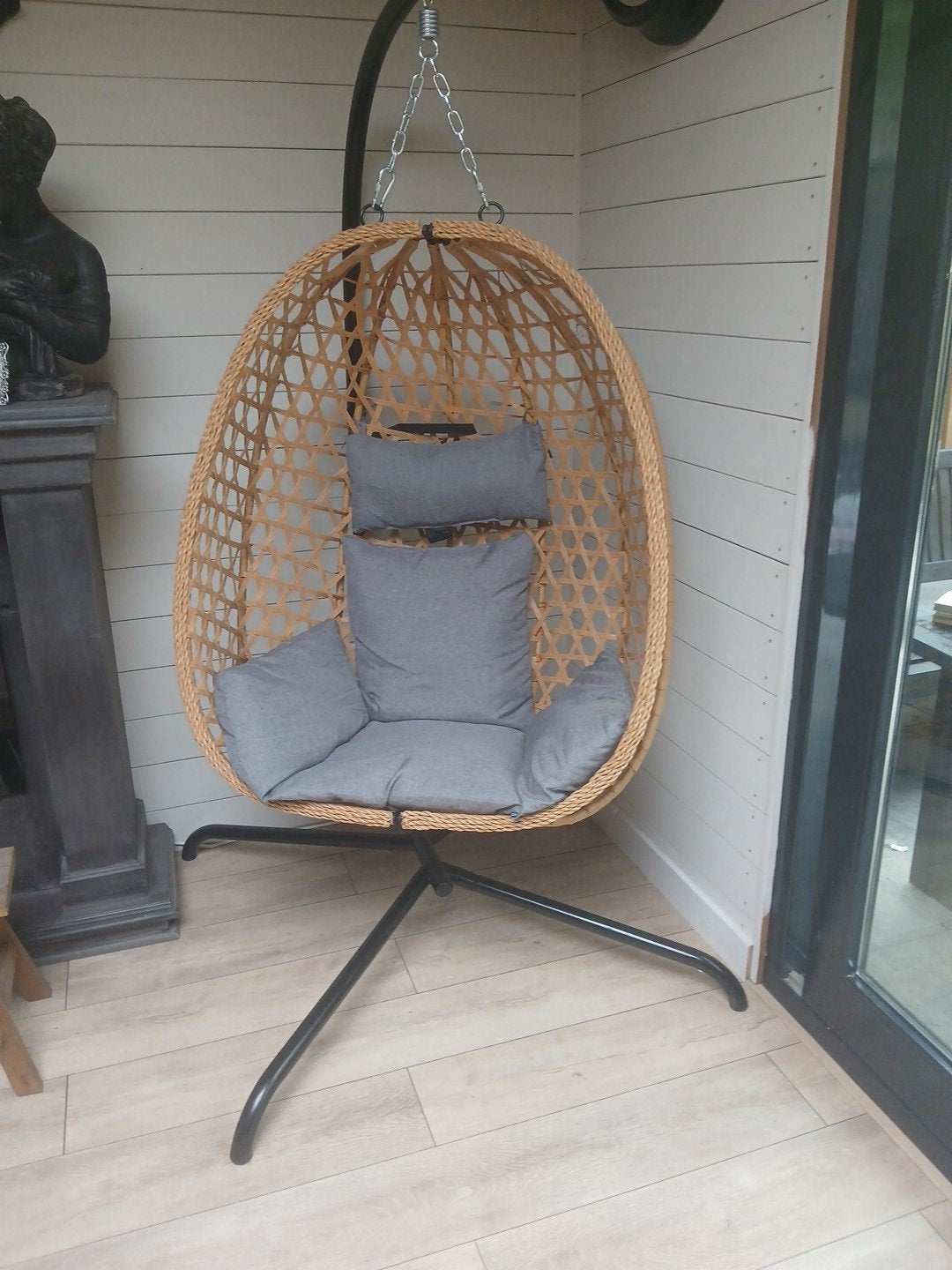Comfortabele hangstoel met standaard en kussens, Ophalen, Stof, Zo goed als nieuw, Eén