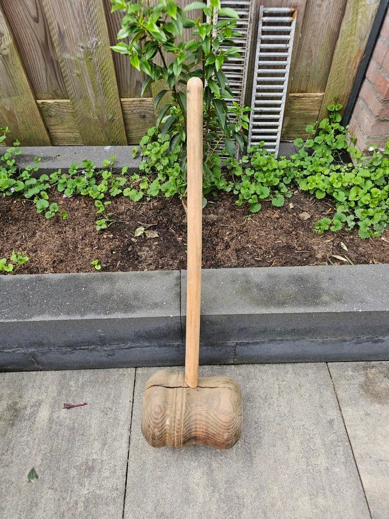 Grote houten hamer, Ophalen