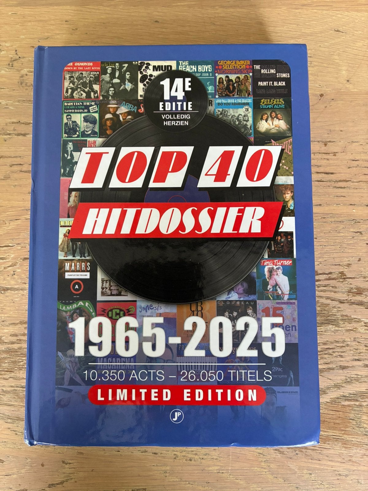 Top 40 Hitdossier - 14e editie - Limited Edition - 2025, Boeken, Ophalen of Verzenden, Zo goed als nieuw, Artiest