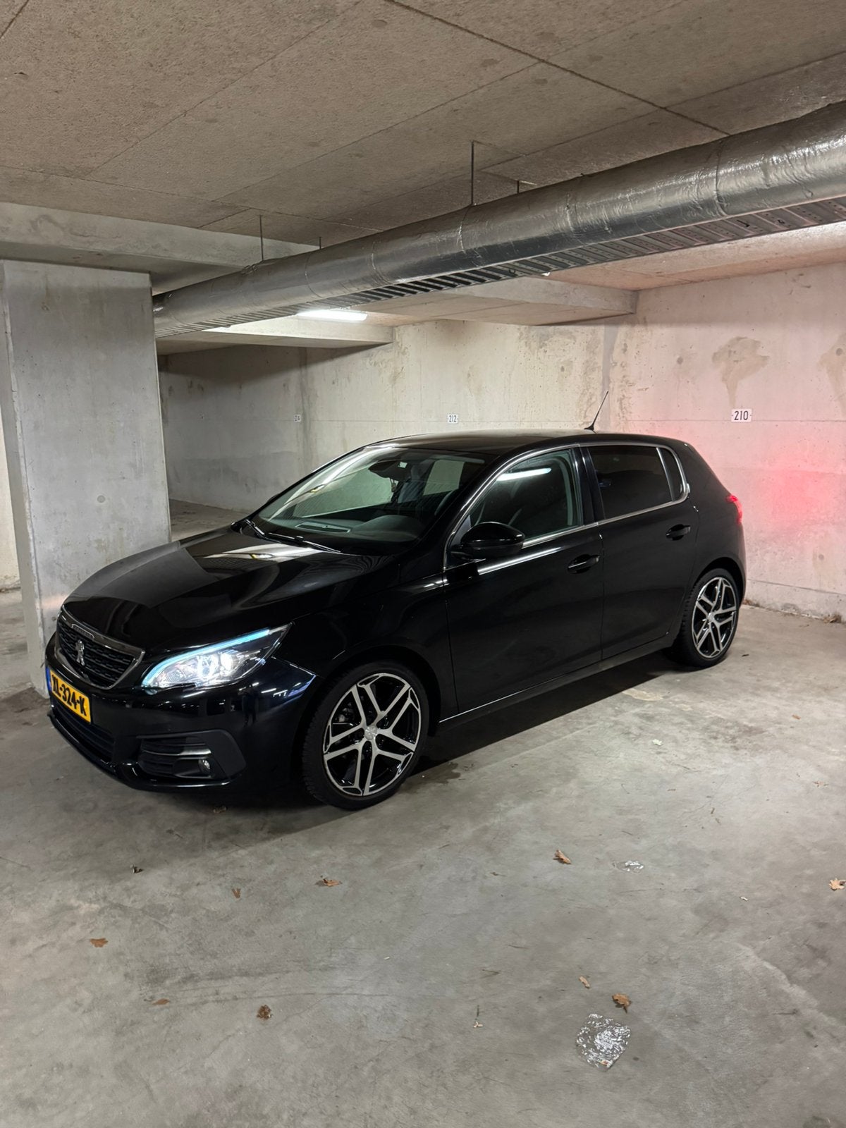 Peugeot 308 1.2 E-THP EAT8 Automaat – Distributie vervangen, Zwart, 1199 cc, Zwart, 3 cilinders