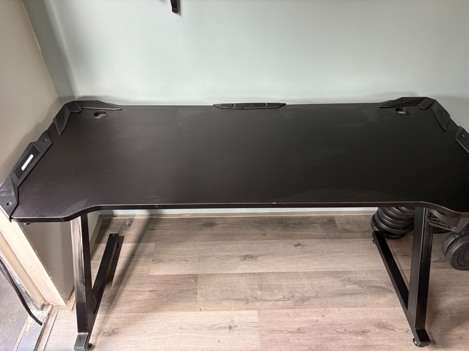 Gamingbureau - 140x60 cm - In prima staat, Huis en Inrichting, Bureaus, Ophalen, Zo goed als nieuw, Zwart, Gamingbureau