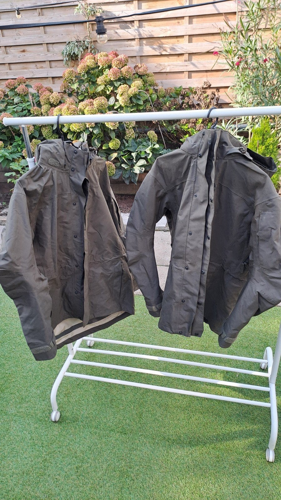 2 keer Carinthia Regenjas maat M, Verzamelen, Ophalen of Verzenden, Landmacht, Nederland, Kleding of Schoenen