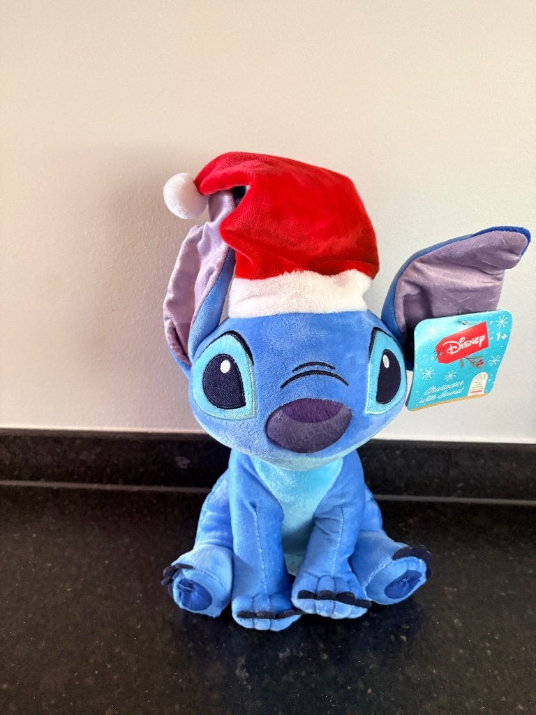 Disney Lilo & Stitch Kerstknuffel met geluid, Verzamelen, Ophalen of Verzenden, Overige figuren, Nieuw, Knuffel