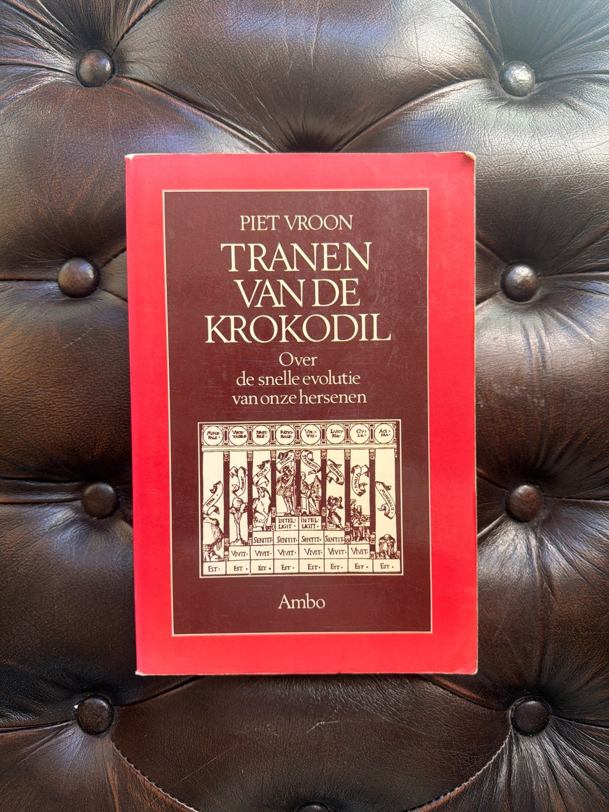 Tranen van de Krokodil - Piet Vroon (Ambo), Ophalen of Verzenden, Gelezen, Natuurwetenschap