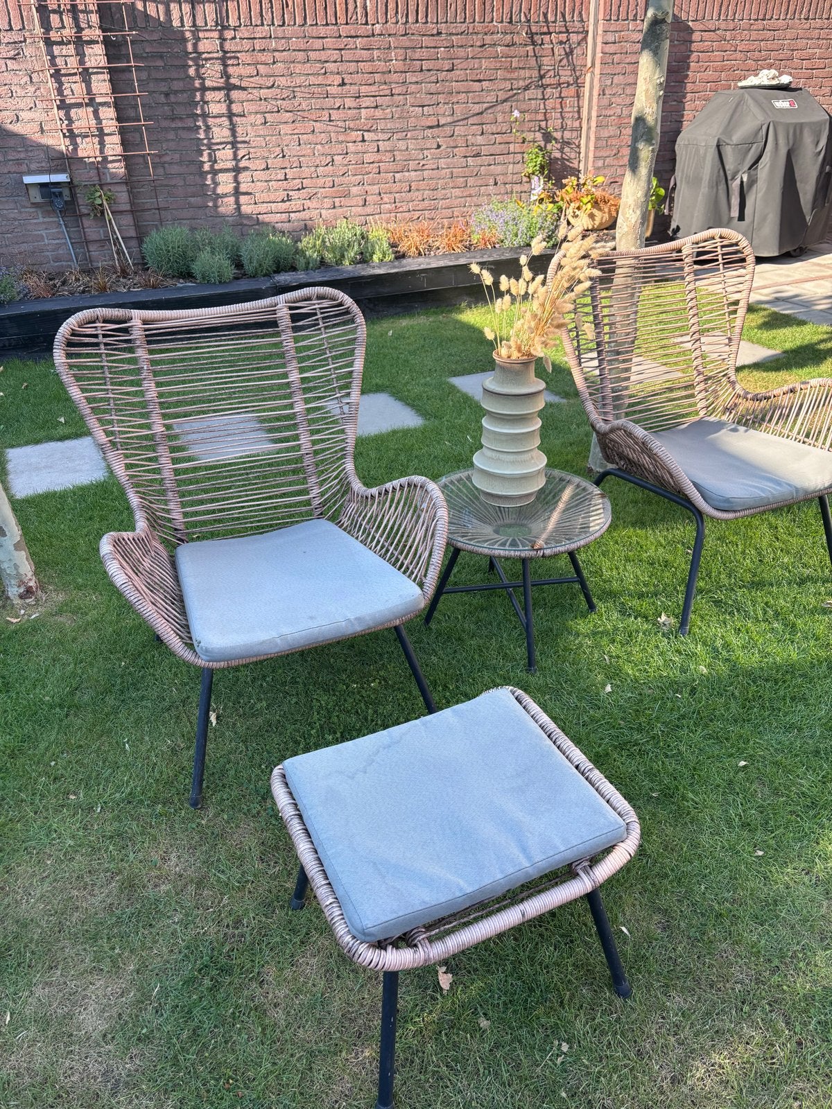 Rotan (plastic) tuinset - 2 stoelen, kruk en tafeltje, Kunststof, Zo goed als nieuw, Stoel, Tuinset