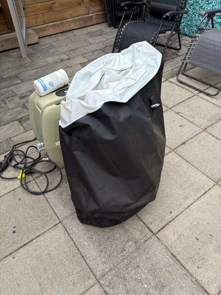 Opblaasbare jacuzzi met pomp en afdekzeil, Ophalen, Gebruikt, Afdekzeil, Opblaasbaar
