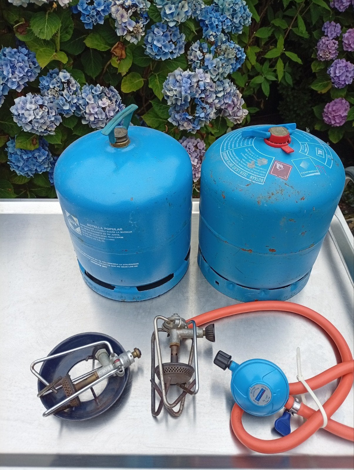 Campingaz gasflessen met branders en drukregelaar, Ophalen