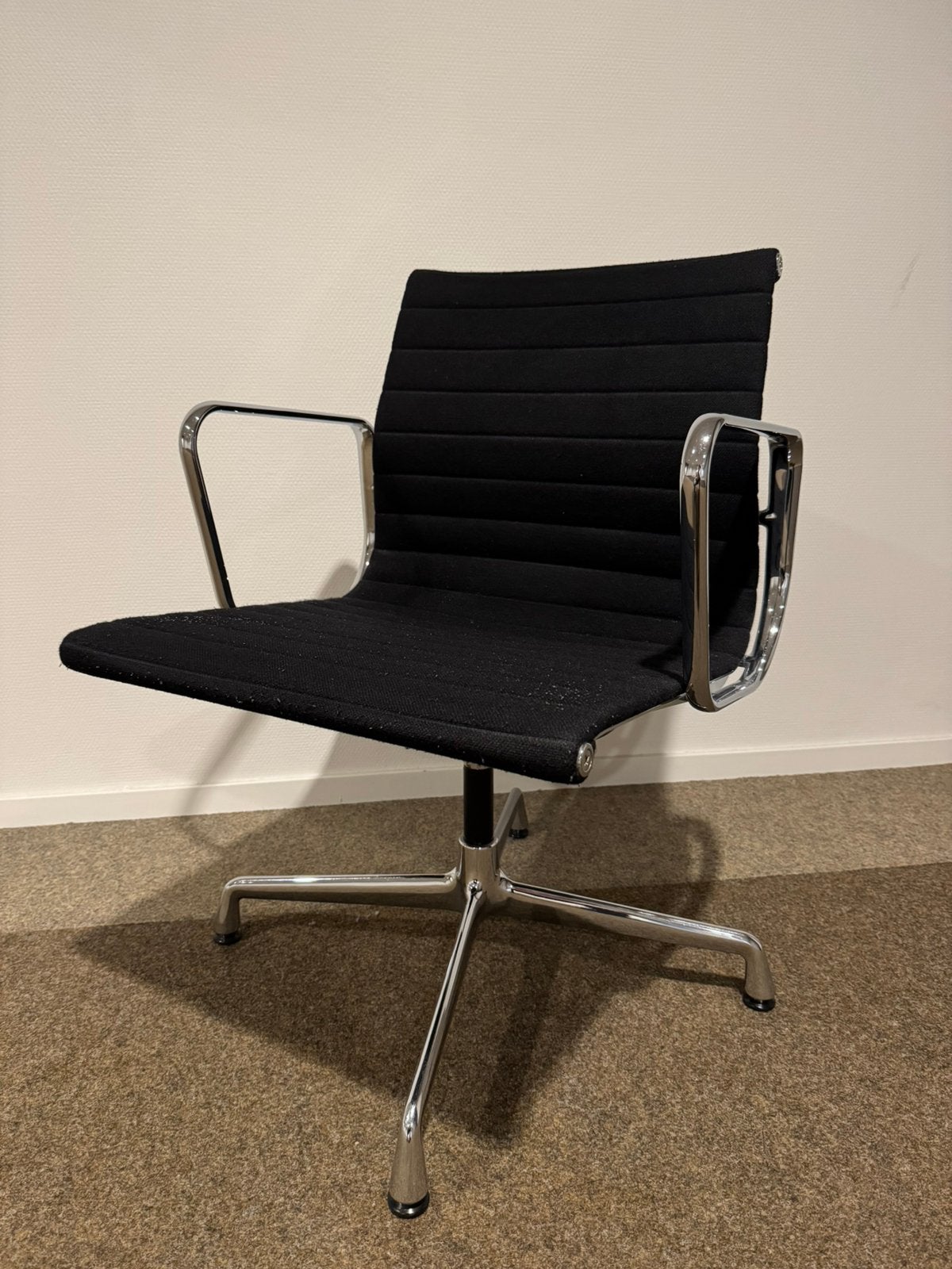 Vitra EA108 zwart hopsak - Origineel, Ophalen, Gebruikt, Zwart