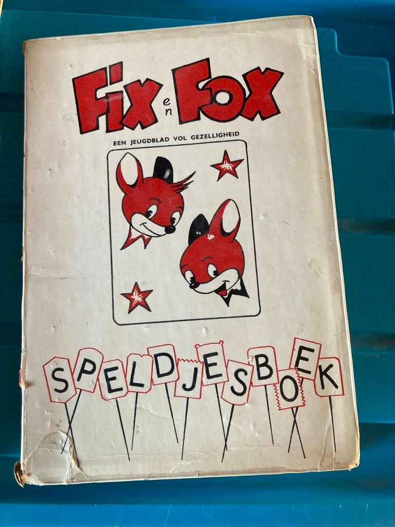 Speldjes en 2 speldjesboeken, Ophalen of Verzenden, Gebruikt, Figuurtje, Speldje of Pin
