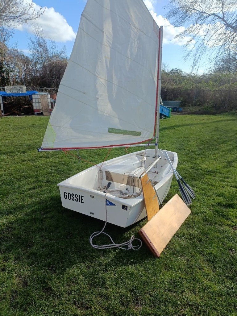 Optimist Zeilboot Met Accessoires, Watersport en Boten, Open zeilboten, Gebruikt, Optimist, Polyester, Grootzeil, Roer, Zwaard
