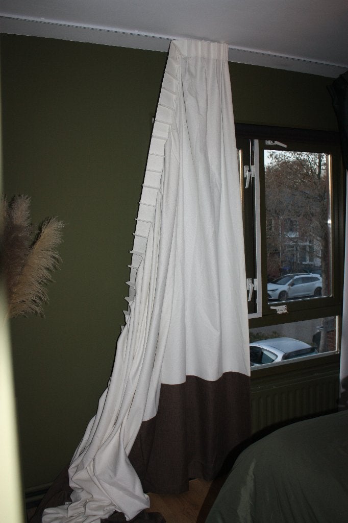 Gordijn wit met bruin 242x236 cm (BxH), Ophalen, Plooiafwerking, Gebruikt, Bruin