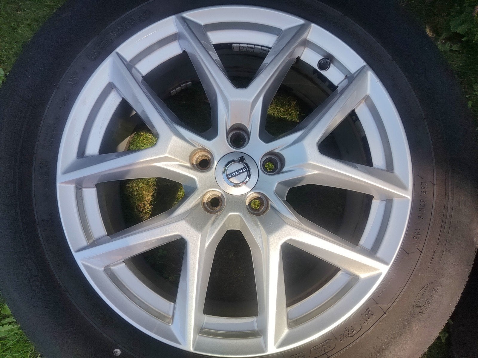 Mooie originele 18 inch Volvo XC velgen met zomerbanden, Auto-onderdelen, Ophalen, Gebruikt, Volvo