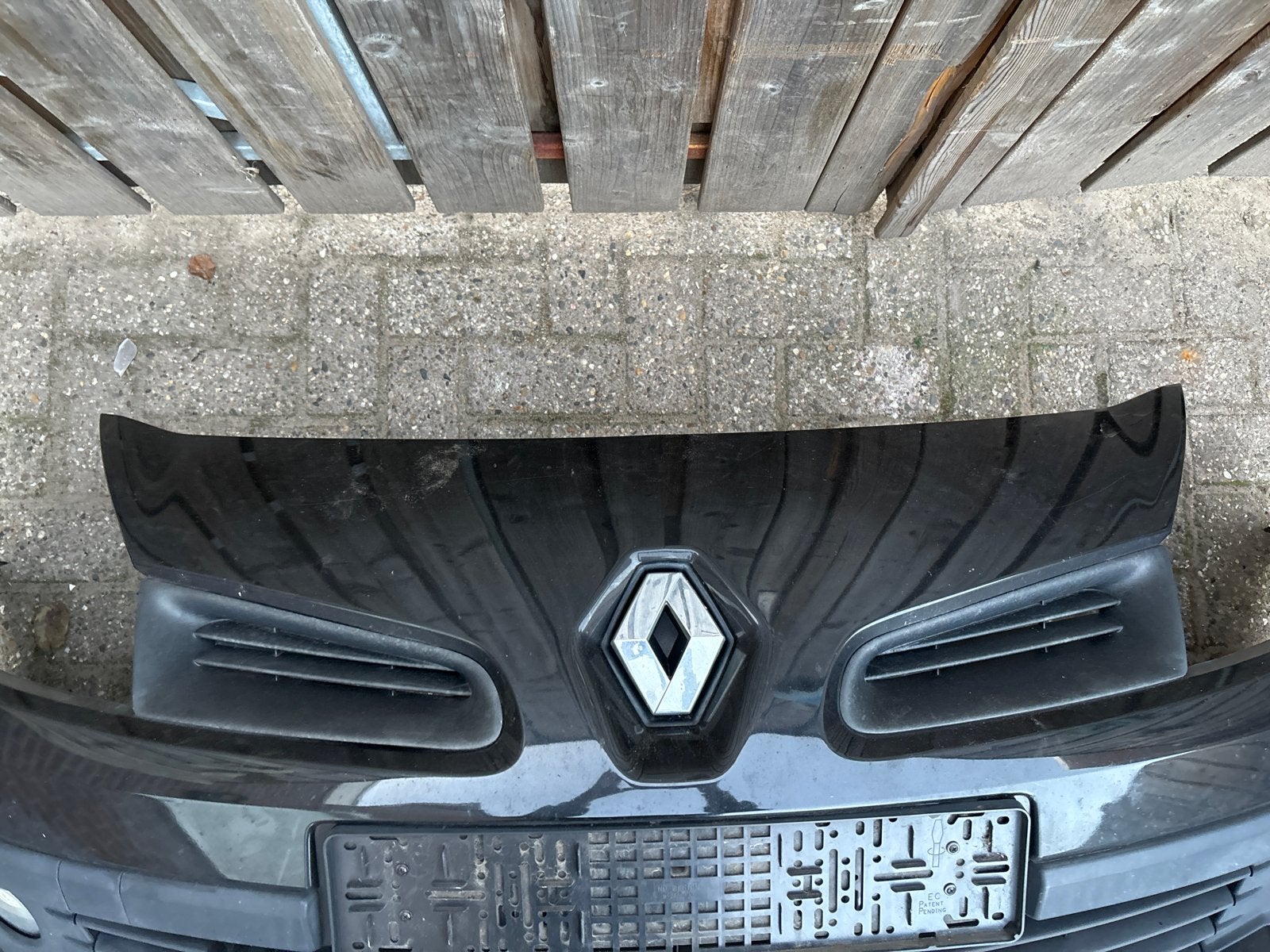 Renault Clio 3 voorbumper met mistlampen (2005) kleurc NV676, Ophalen, Gebruikt, Bumper, Renault