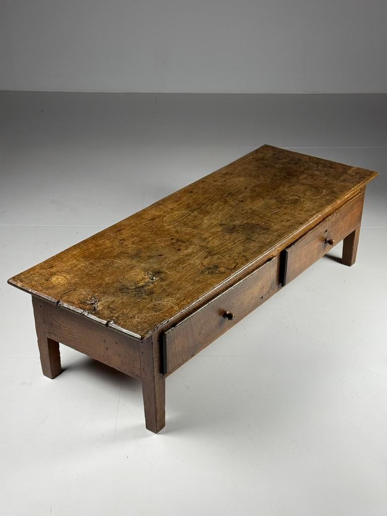 Spaanse salontafel 18e eeuw antiek