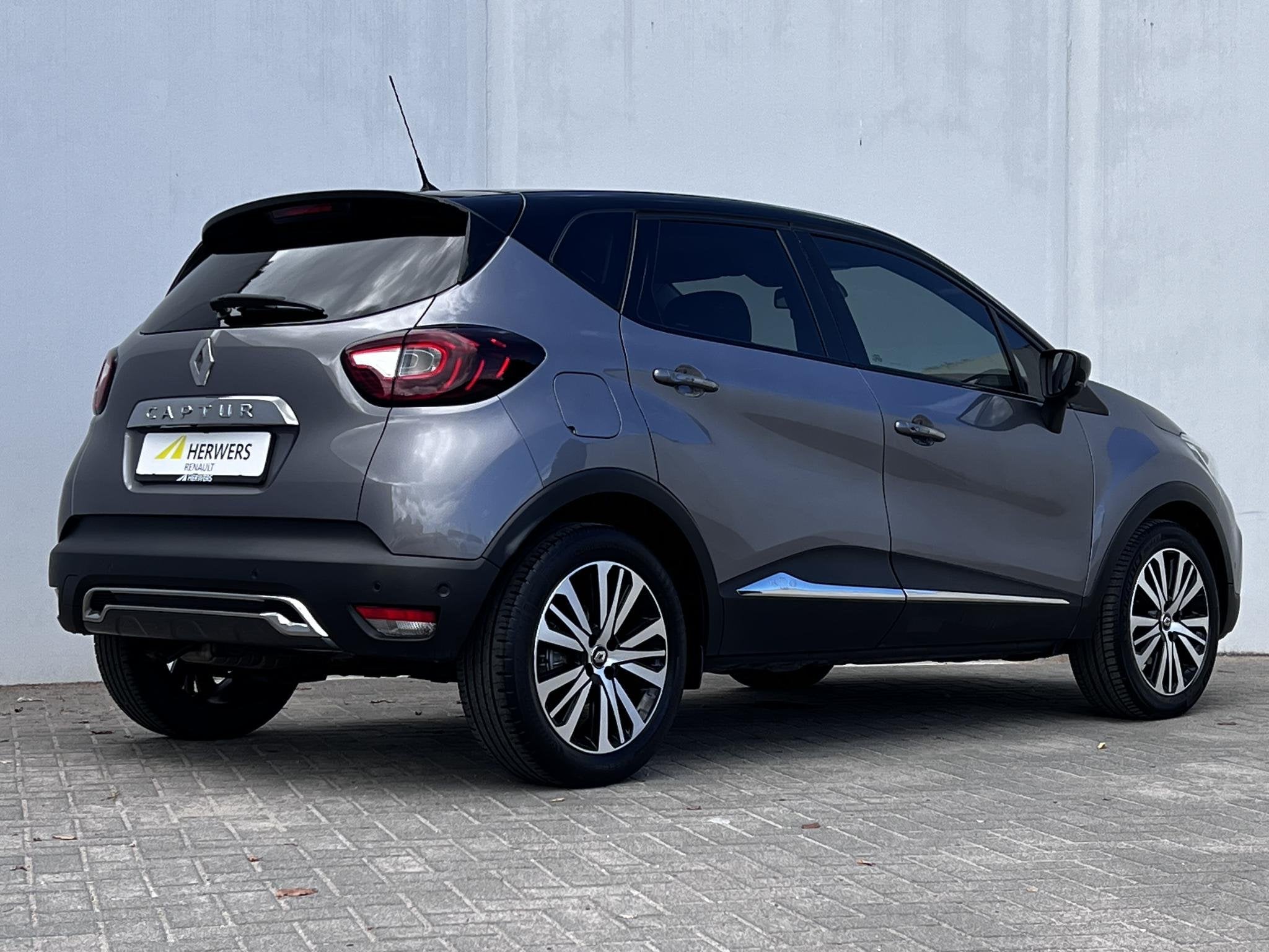 Renault Captur 1.3 TCe Initiale Paris Automaat / Dealer onde, Auto's, Dealer onderhouden, Gebruikt, Euro 6, 4 cilinders