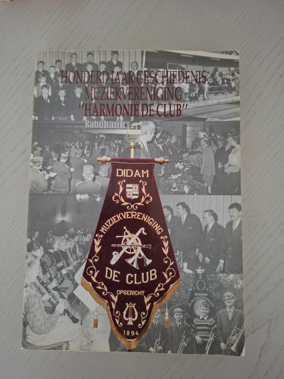 Honderd Jaar Geschiedenis Muziekvereniging Harmonie De Club, Boeken, Ophalen of Verzenden