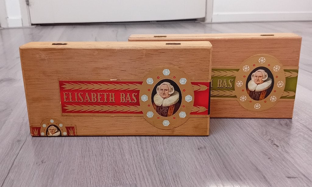 2 vintage houten sigarenkistje  Elisabeth Bas, Verzamelen, Verzenden, Tabaksdoos of Verpakking