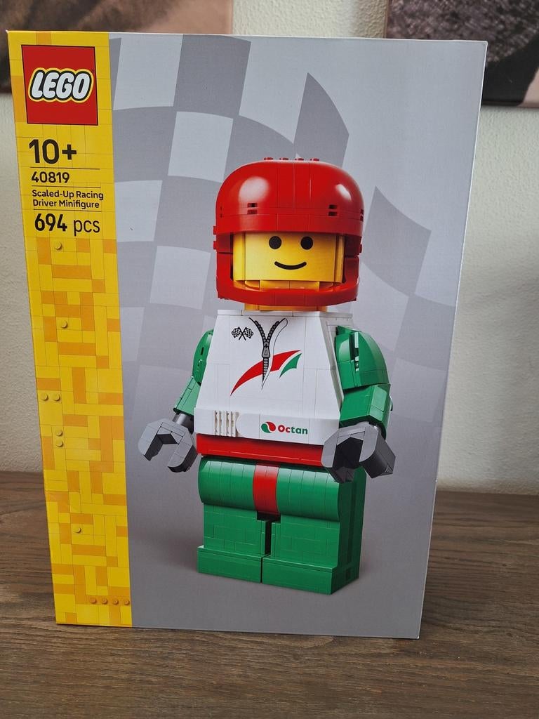 NIEUW IN DOOS! LEGO 40819 Scaled-Up Racing Driver Minifigure, Ophalen, Overige thema's, Lego, Nieuw