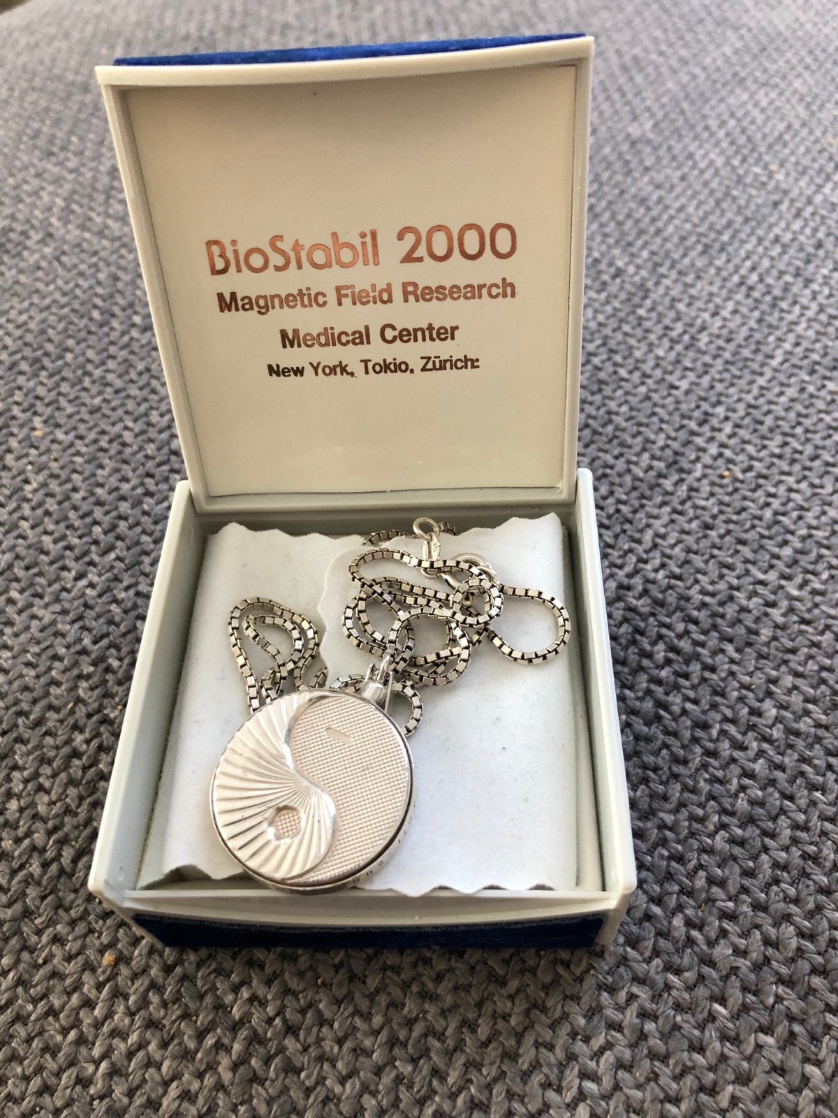 BioStabil 2000 ketting met Yin Yang hanger, Ophalen of Verzenden, Gebruikt, Zilver, Met hanger