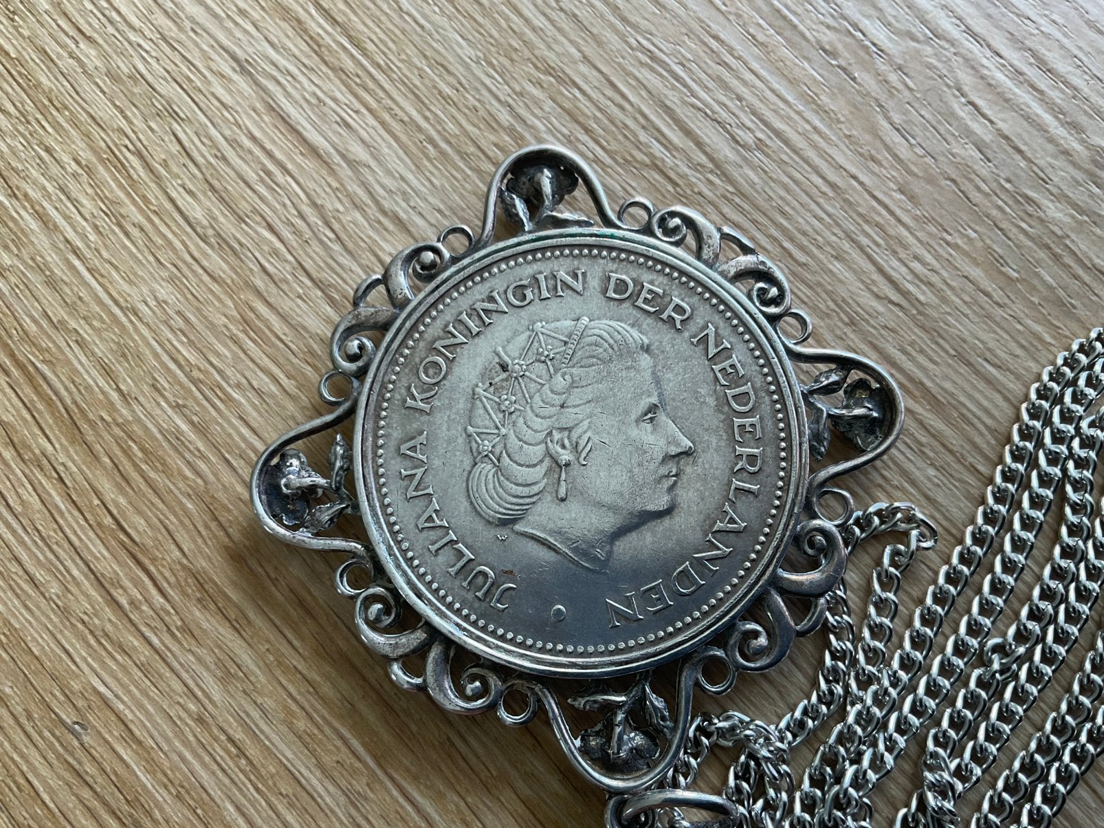 Herdenkingsmunt Juliana 10 Gulden Zilver, Met hanger, Ophalen of Verzenden, Zo goed als nieuw, Zilver
