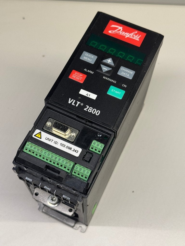 Danfoss VLT 2815 frequentieregelaar 1,5 kW 400V – gebruikt, Hobby en Vrije tijd, Elektronica-componenten, Gebruikt, Ophalen of Verzenden