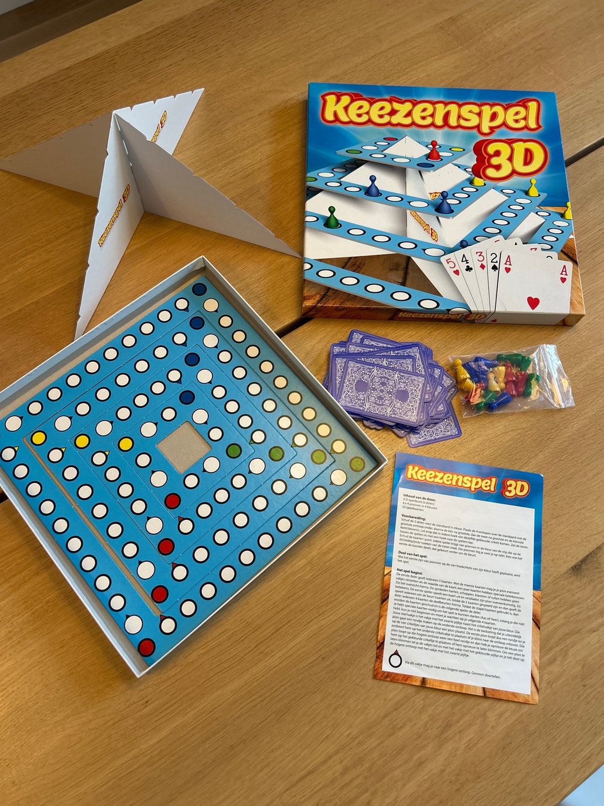 Keezenspel 3D - Compleet bordspel voor het hele gezin, Drie of vier spelers, Ophalen of Verzenden, Zo goed als nieuw