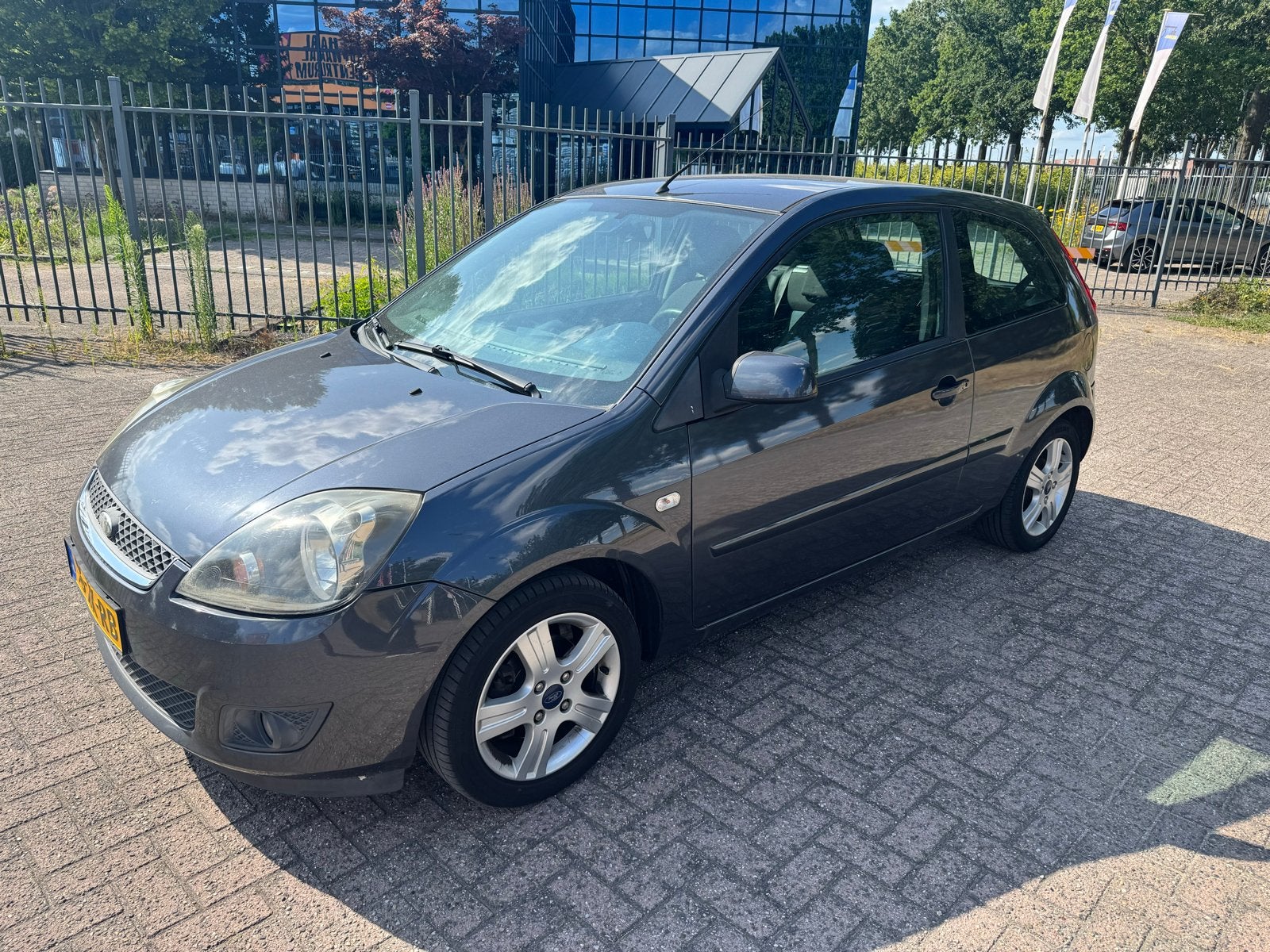 Ford Fiësta 1.3 8V 3DR 2007 Nieuwe Apk !, 1299 cc, Stof, 40 €/maand, Zwart