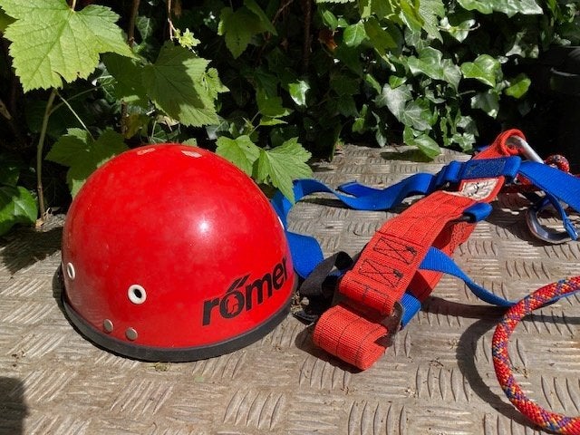 RÓMER helm, valhelm,wandklimmen. valbescherming, Ophalen of Verzenden, Gebruikt