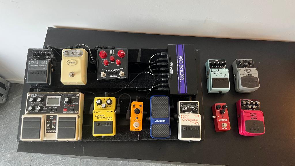 Professioneel pedalboard incl. Boss IR-2 & Ampless, Muziek en Instrumenten, Ophalen, Gebruikt, Delay of Echo