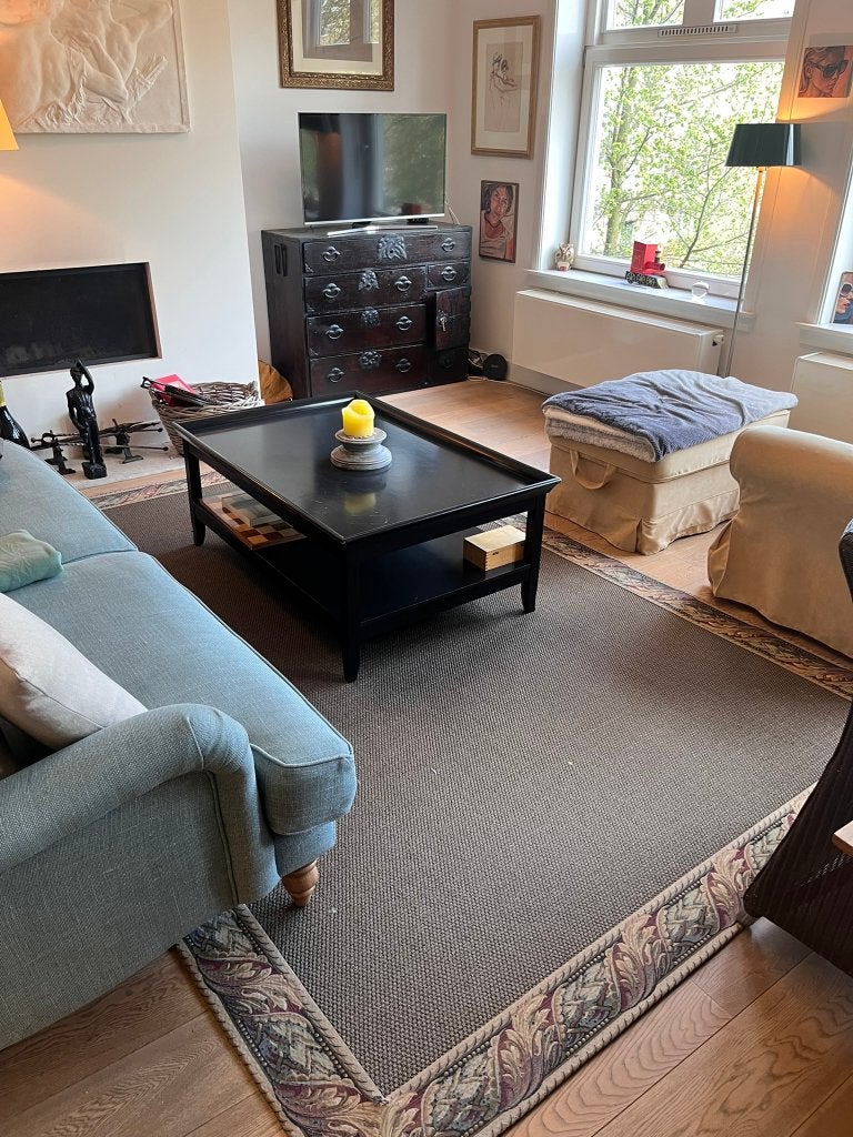 Groot vloerkleed / tapijt met decoratieve rand, Huis en Inrichting, Stoffering | Tapijten en Kleden, Ophalen, Gebruikt, Klassiek