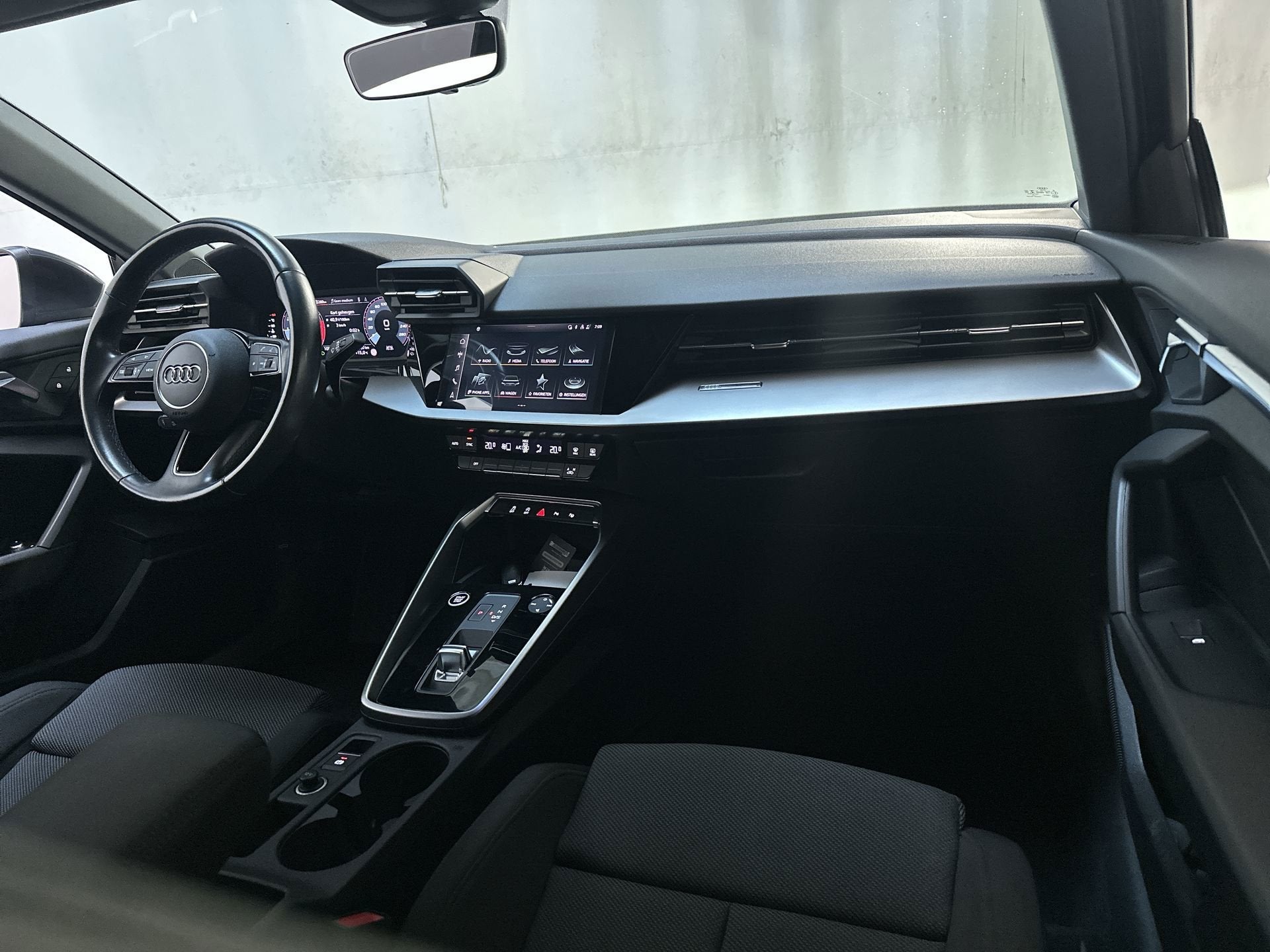 Audi A3 Limousine 30 TFSI S-Tronic Advanced Edition Navigati, Dealer onderhouden, Stof, Gebruikt, Met garantie (alle)