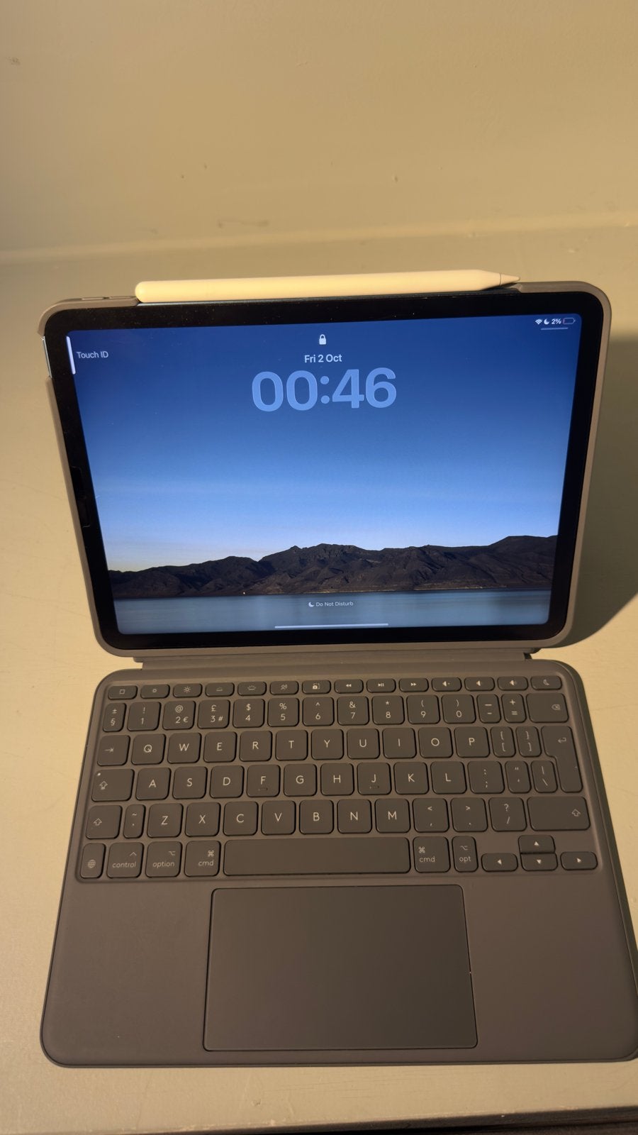 Foto 7 van iPad Air 5 (64GB, Wi-Fi, Blauw) + Toetsenbordhoes + Apple Pe