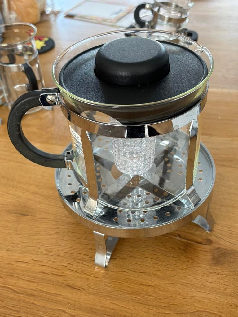 Bodum theepot met theeglazen en suiker en melk, Ophalen of Verzenden, Gebruikt