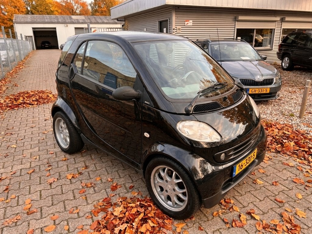 BRABUS Smart 0.6 40KW AUT BJ2001 LEER, AIRCO NWE APK PANO, Automaat, Achterwielaandrijving, 54 pk, Zwart