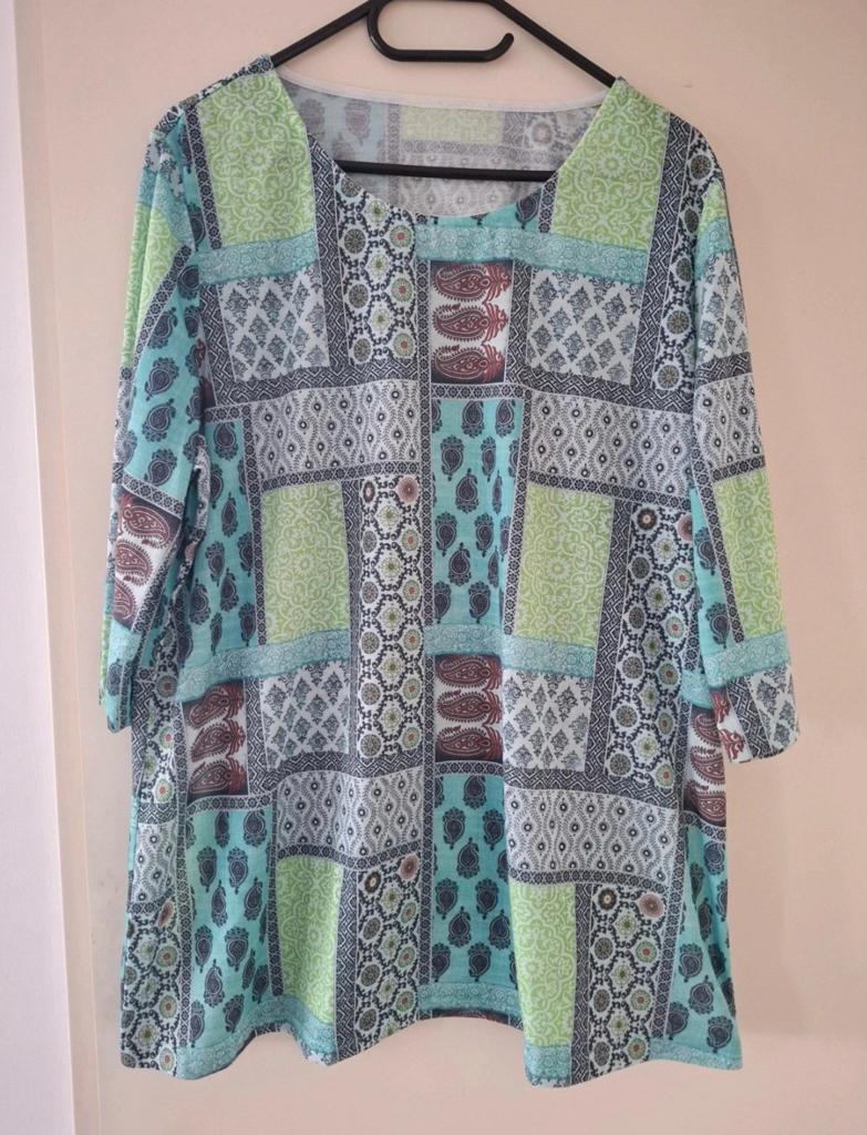 Groen shirt met patroon maat 48, Kleding | Dames, Tops, Maat 46/48 (XL) of groter, Ophalen of Verzenden, Zo goed als nieuw, Lange mouw