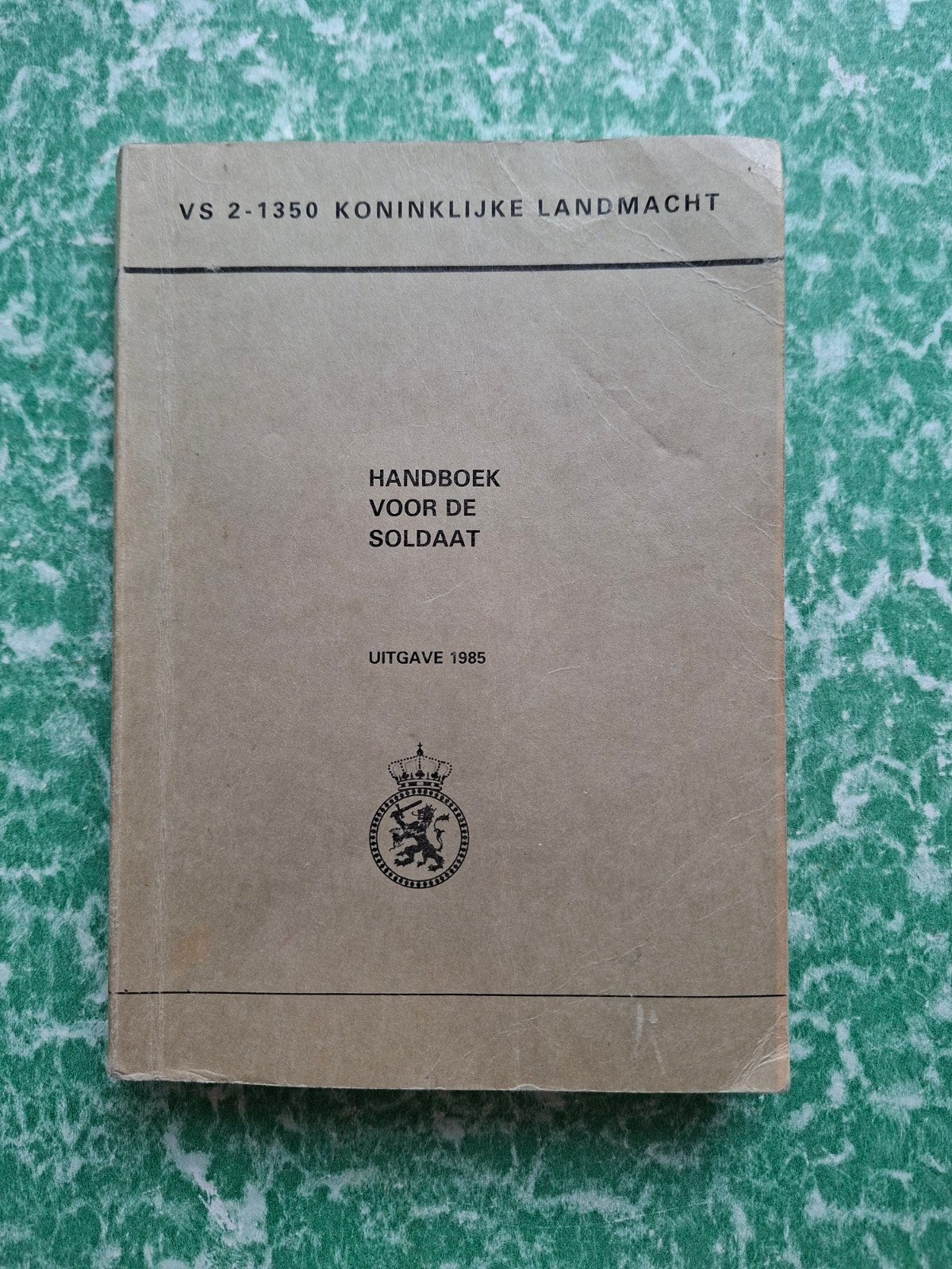 handboek voor de soldaat *uitgave 1985, Verzamelen, Militaria | Algemeen, Ophalen of Verzenden, Landmacht, Nederland, Boek of Tijdschrift