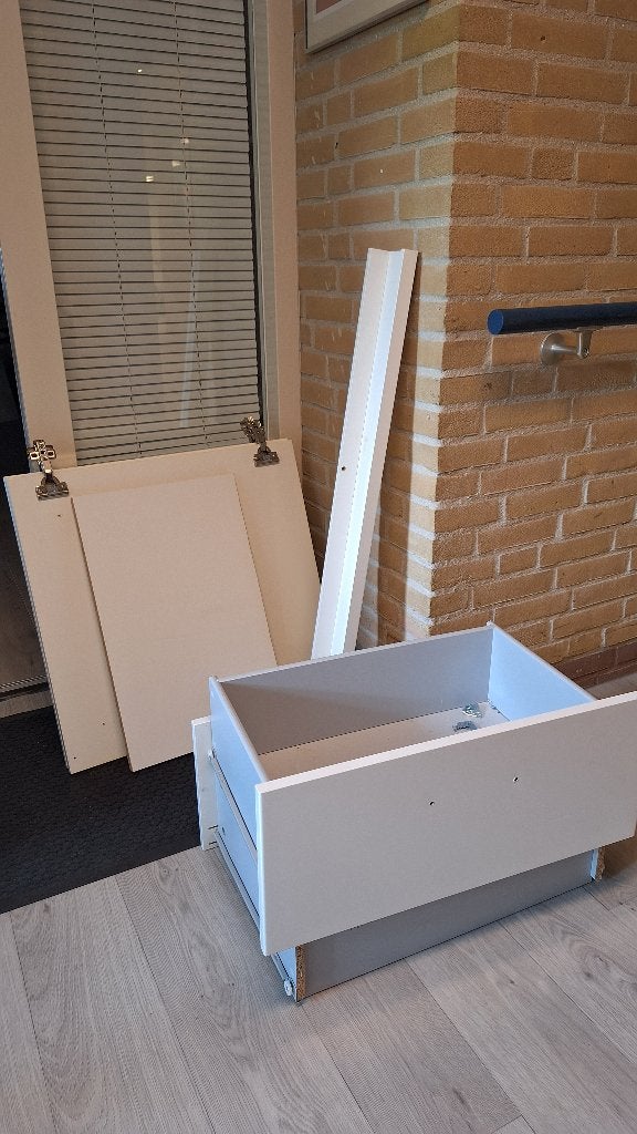 Gratis afhalen Ikea Besta onderdelen, Ophalen, Gebruikt, Met deur(en), Minder dan 150 cm