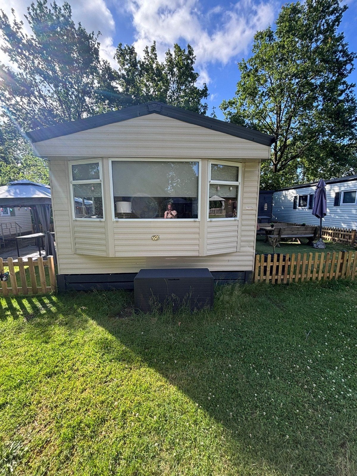 Grote stacaravan / chalet  in de Drentse bossen, Caravans en Kamperen, Stacaravans, Tot en met 6