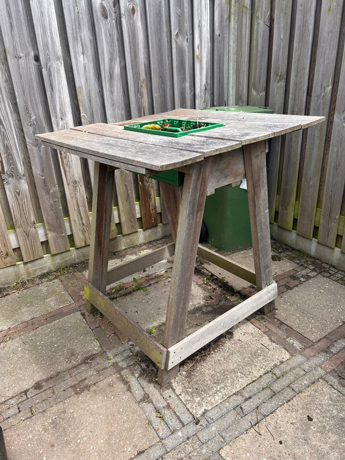 Sta tafel voor in de tuin, Ophalen, Gebruikt