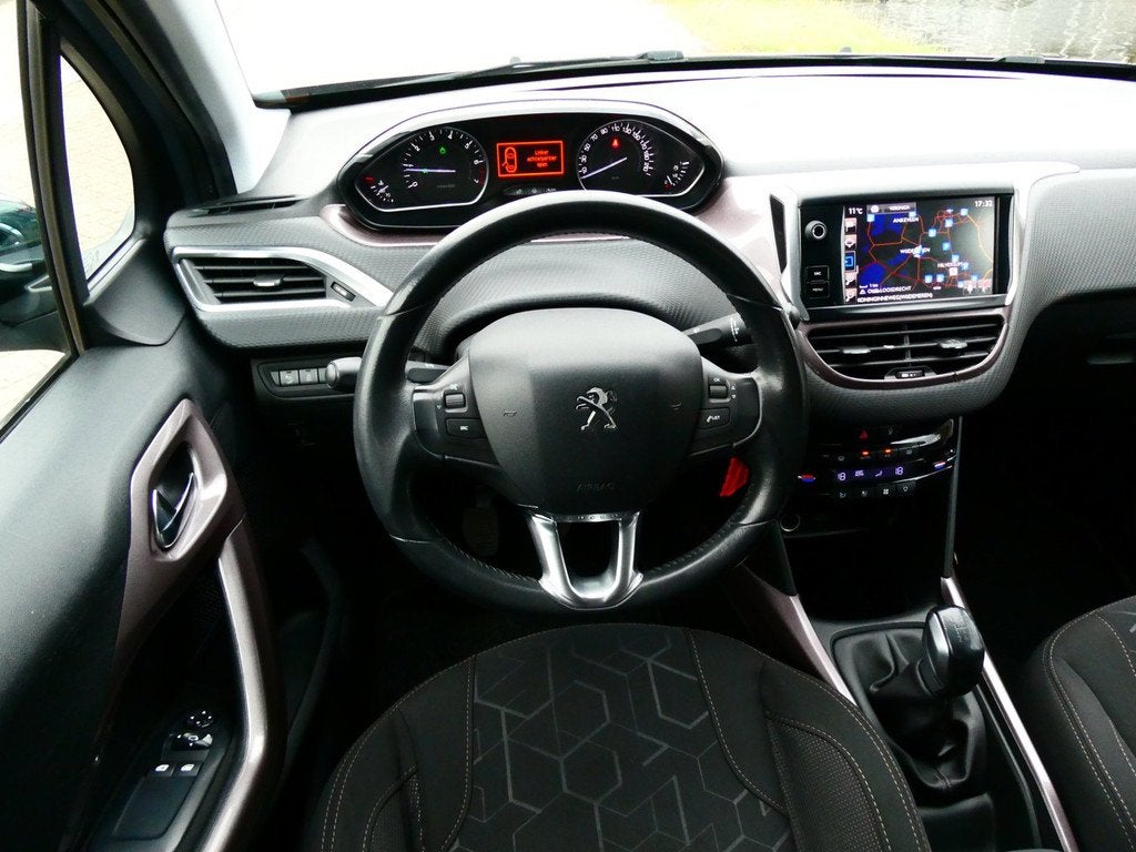 Peugeot 2008 1.2i Active 132.000km. 2e eig. Clima Cruise Nav, Voorwielaandrijving, Stof, 1199 cc, 82 pk